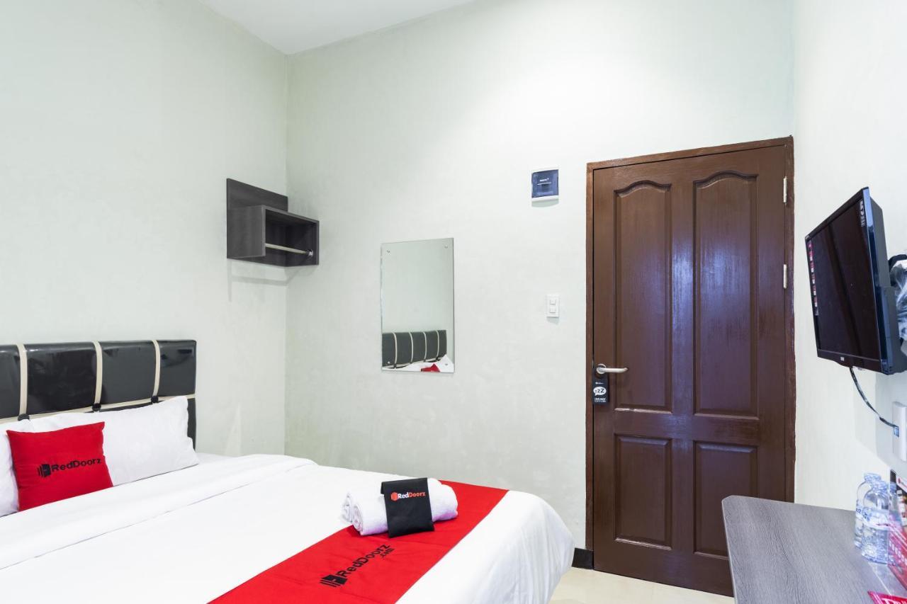 Reddoorz Near Medan Amplas Deli Tua Екстер'єр фото