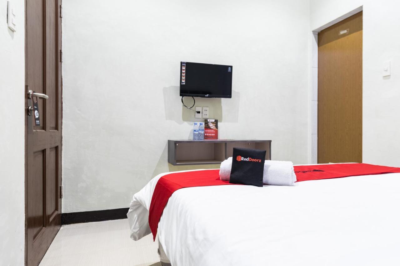 Reddoorz Near Medan Amplas Deli Tua Екстер'єр фото