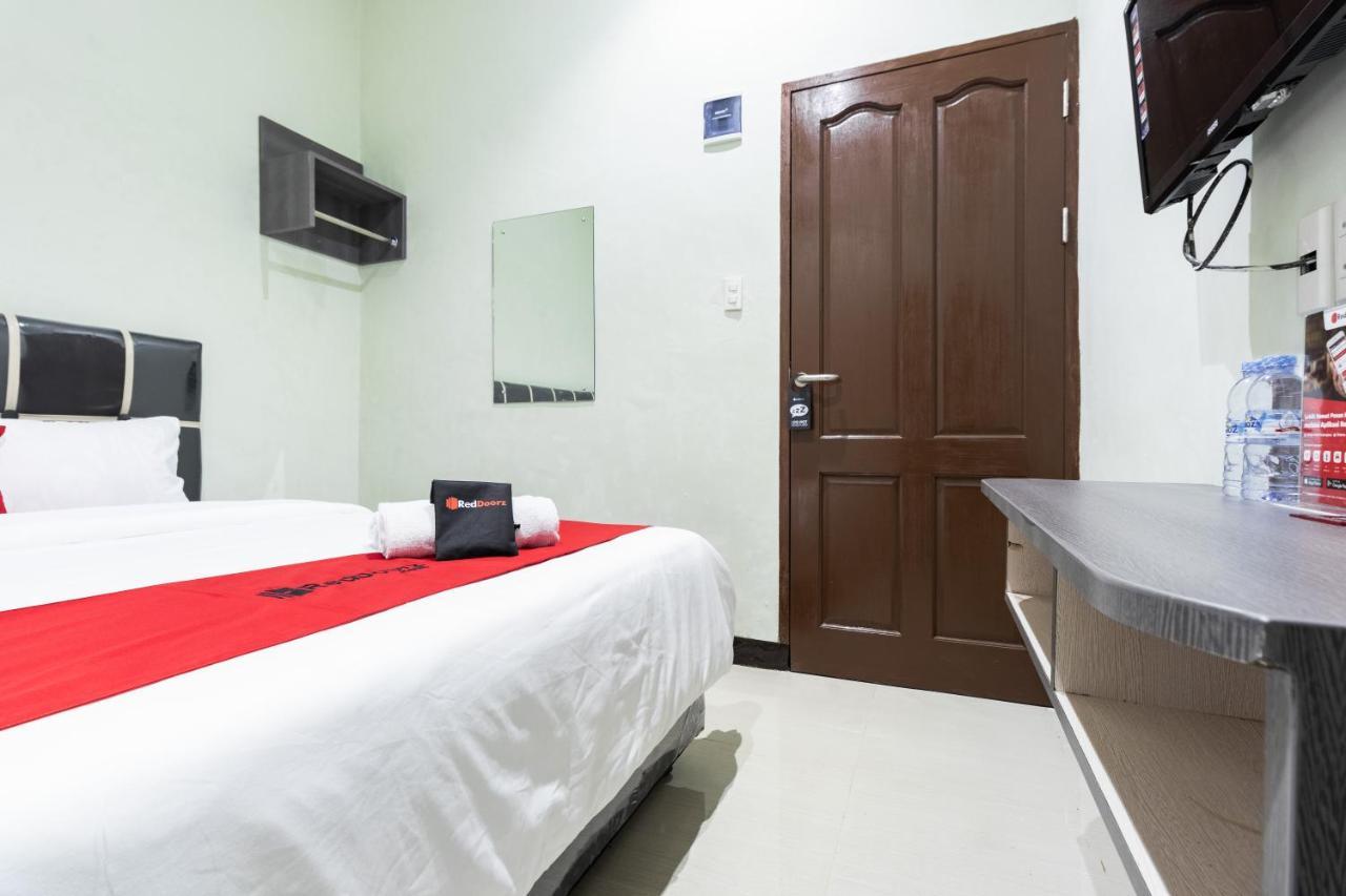 Reddoorz Near Medan Amplas Deli Tua Екстер'єр фото