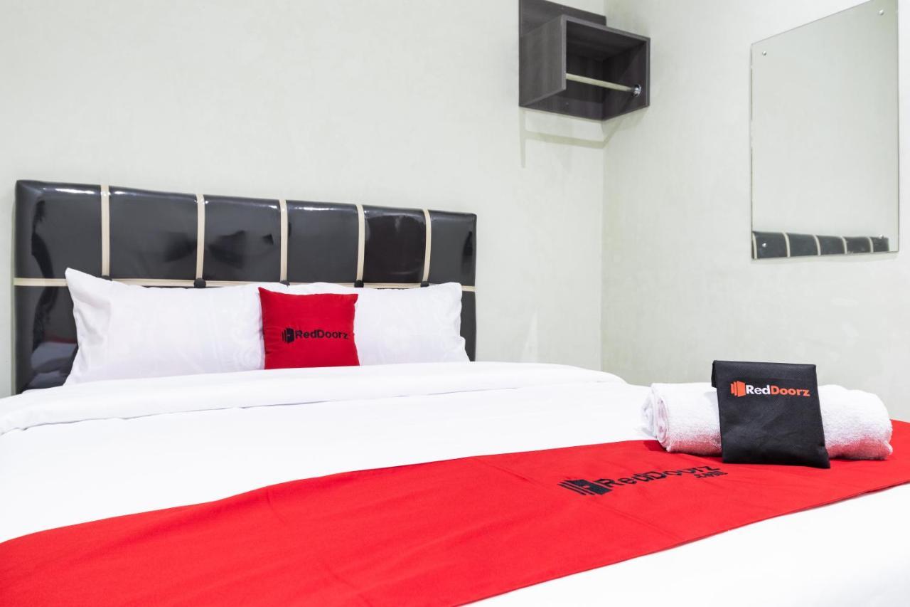 Reddoorz Near Medan Amplas Deli Tua Екстер'єр фото